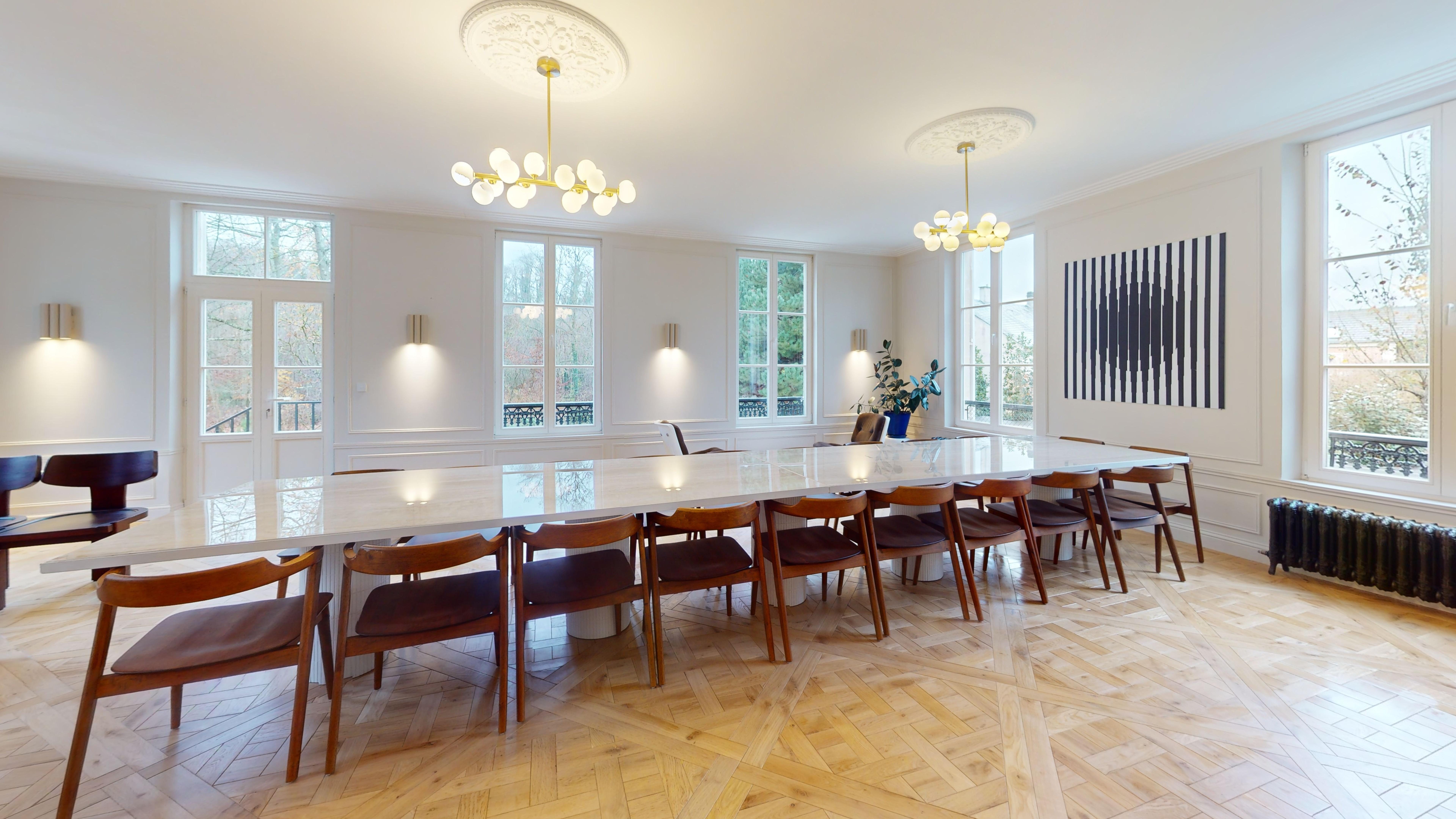 Pièce de vie spacieuse